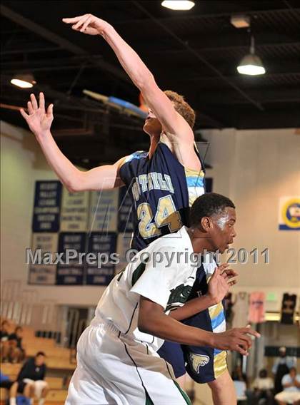 Thumbnail 1 in Foothill vs. Dorsey (MaxPreps Holiday Classic) photogallery.