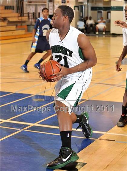 Thumbnail 2 in Foothill vs. Dorsey (MaxPreps Holiday Classic) photogallery.