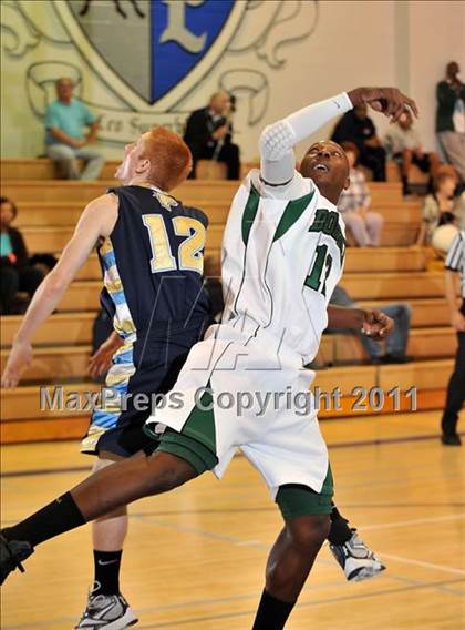 Thumbnail 2 in Foothill vs. Dorsey (MaxPreps Holiday Classic) photogallery.