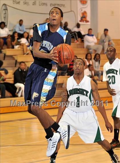 Thumbnail 3 in Foothill vs. Dorsey (MaxPreps Holiday Classic) photogallery.