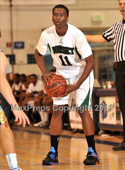 Thumbnail 2 in Foothill vs. Dorsey (MaxPreps Holiday Classic) photogallery.