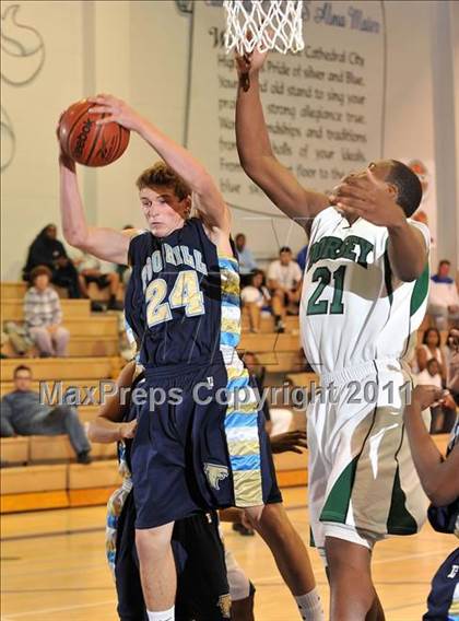 Thumbnail 3 in Foothill vs. Dorsey (MaxPreps Holiday Classic) photogallery.