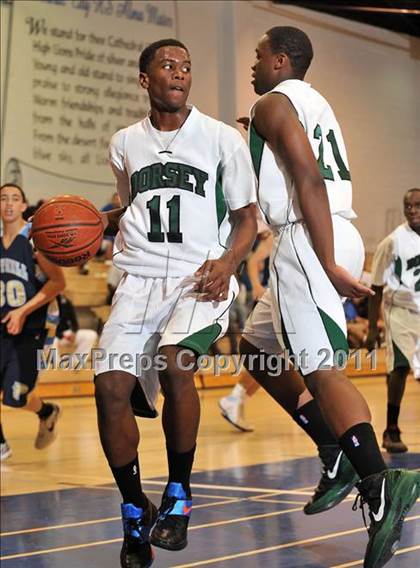 Thumbnail 2 in Foothill vs. Dorsey (MaxPreps Holiday Classic) photogallery.