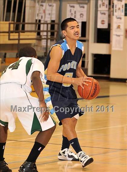 Thumbnail 2 in Foothill vs. Dorsey (MaxPreps Holiday Classic) photogallery.