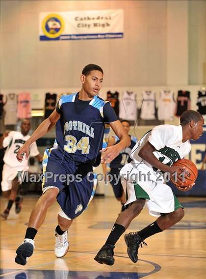 Thumbnail 2 in Foothill vs. Dorsey (MaxPreps Holiday Classic) photogallery.