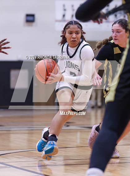 Thumbnail 1 in Randle vs. Foster (UIL 5A Region 3 Quarterfinal) photogallery.
