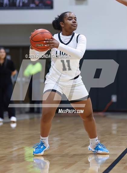 Thumbnail 2 in Randle vs. Foster (UIL 5A Region 3 Quarterfinal) photogallery.