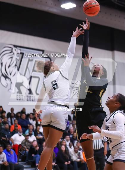 Thumbnail 2 in Randle vs. Foster (UIL 5A Region 3 Quarterfinal) photogallery.