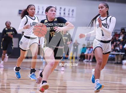 Thumbnail 2 in Randle vs. Foster (UIL 5A Region 3 Quarterfinal) photogallery.