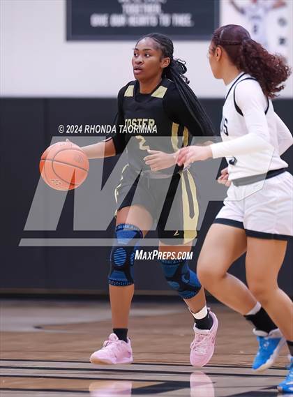 Thumbnail 2 in Randle vs. Foster (UIL 5A Region 3 Quarterfinal) photogallery.