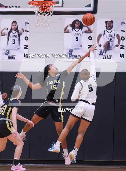 Thumbnail 2 in Randle vs. Foster (UIL 5A Region 3 Quarterfinal) photogallery.