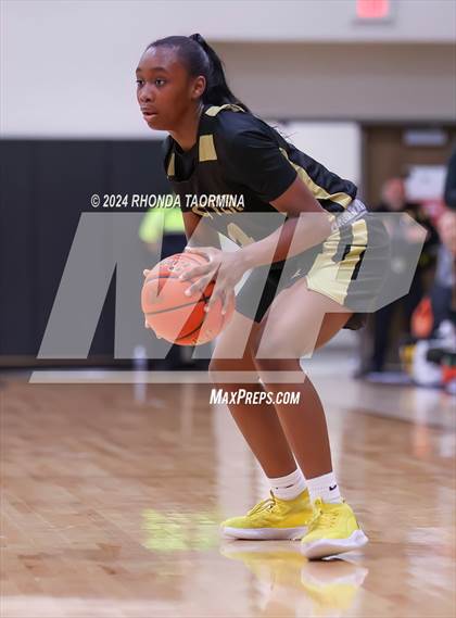 Thumbnail 1 in Randle vs. Foster (UIL 5A Region 3 Quarterfinal) photogallery.