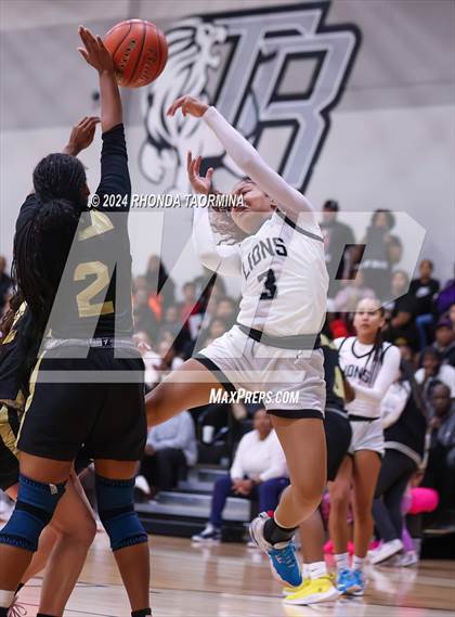 Thumbnail 3 in Randle vs. Foster (UIL 5A Region 3 Quarterfinal) photogallery.
