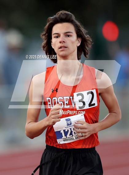 Thumbnail 2 in Halden Invitational - 3200 Meter photogallery.