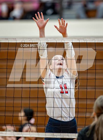 Thumbnail 3 in Lincoln High vs. Millard South photogallery.