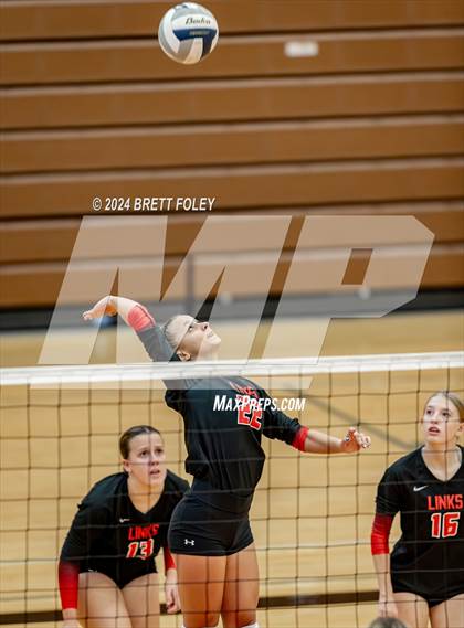 Thumbnail 3 in Lincoln High vs. Millard South photogallery.