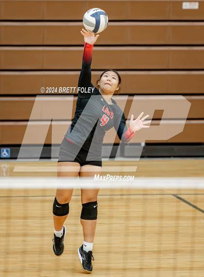 Thumbnail 3 in Lincoln High vs. Millard South photogallery.