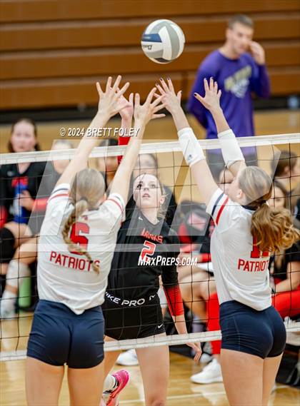 Thumbnail 1 in Lincoln High vs. Millard South photogallery.