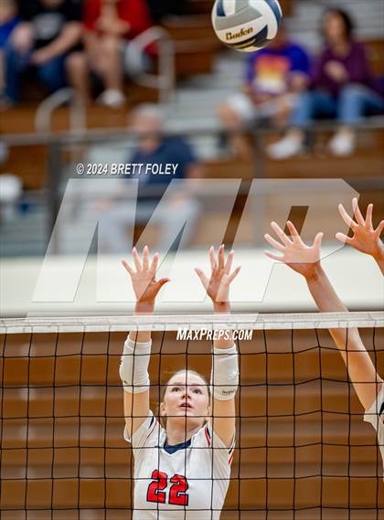 Thumbnail 2 in Lincoln High vs. Millard South photogallery.