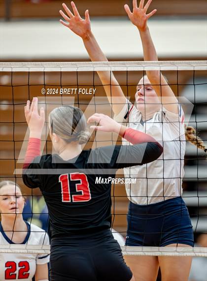 Thumbnail 2 in Lincoln High vs. Millard South photogallery.