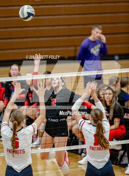 Thumbnail 3 in Lincoln High vs. Millard South photogallery.