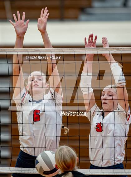Thumbnail 1 in Lincoln High vs. Millard South photogallery.