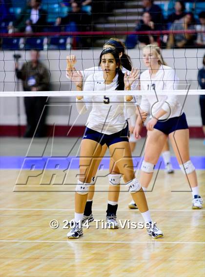 Thumbnail 3 in Mullen vs. Pueblo West (CHSAA 4A Playoff) photogallery.
