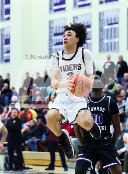 Thumbnail 3 in Monroe-Woodbury vs. Kingston (Section 9 Class AAA Final) photogallery.