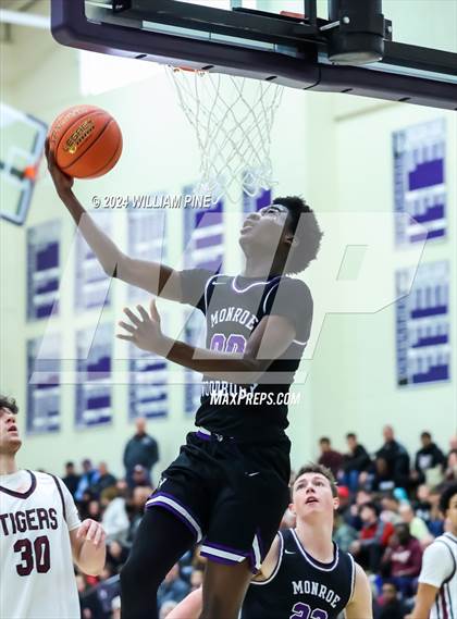 Thumbnail 3 in Monroe-Woodbury vs. Kingston (Section 9 Class AAA Final) photogallery.
