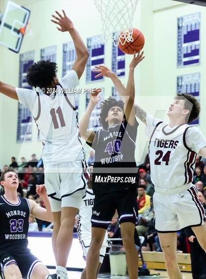 Thumbnail 2 in Monroe-Woodbury vs. Kingston (Section 9 Class AAA Final) photogallery.