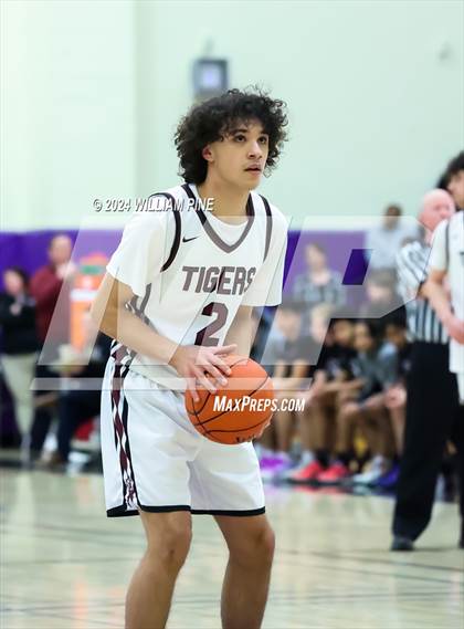 Thumbnail 2 in Monroe-Woodbury vs. Kingston (Section 9 Class AAA Final) photogallery.