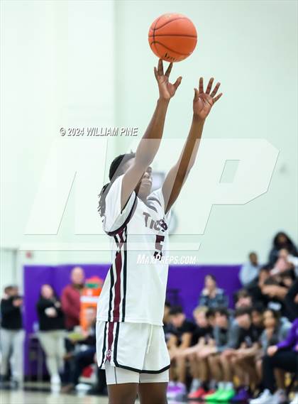 Thumbnail 2 in Monroe-Woodbury vs. Kingston (Section 9 Class AAA Final) photogallery.