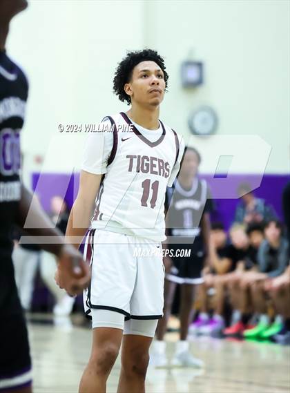 Thumbnail 2 in Monroe-Woodbury vs. Kingston (Section 9 Class AAA Final) photogallery.