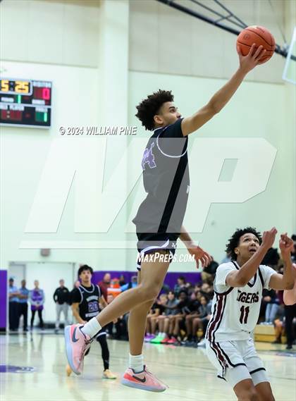 Thumbnail 2 in Monroe-Woodbury vs. Kingston (Section 9 Class AAA Final) photogallery.