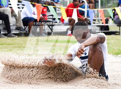 Thumbnail 2 in UIL 6A Region III Track & Field Meet photogallery.