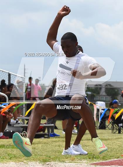 Thumbnail 2 in UIL 6A Region III Track & Field Meet photogallery.