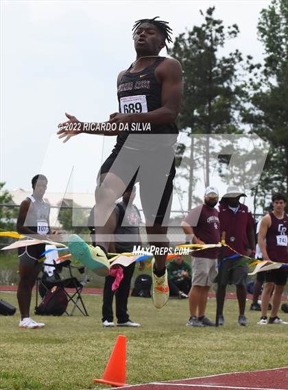 Thumbnail 1 in UIL 6A Region III Track & Field Meet photogallery.