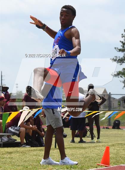 Thumbnail 3 in UIL 6A Region III Track & Field Meet photogallery.