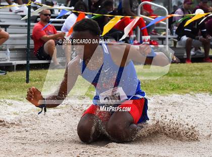 Thumbnail 3 in UIL 6A Region III Track & Field Meet photogallery.