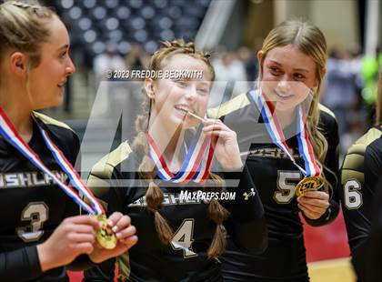 Thumbnail 3 in Gunter vs. Bushland (UIL 3A Volleyball Final) photogallery.
