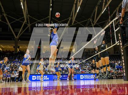 Thumbnail 2 in Gunter vs. Bushland (UIL 3A Volleyball Final) photogallery.