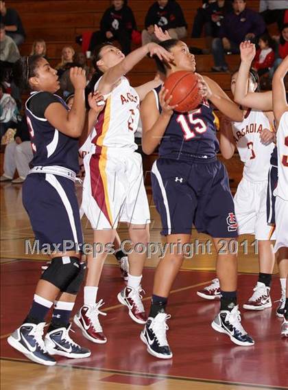 Thumbnail 3 in Arcadia vs. La Salle (La Canada Tournament) photogallery.