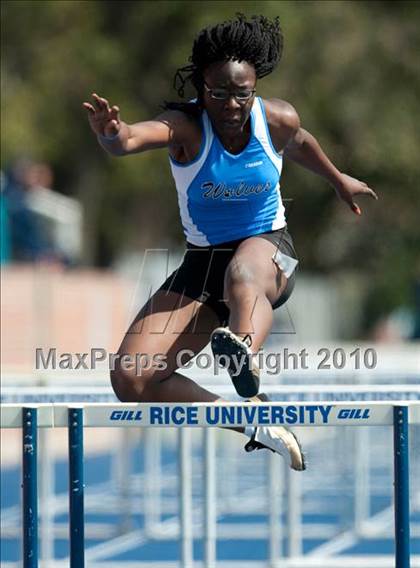 Thumbnail 3 in Victor Lopez Bayou Classic photogallery.