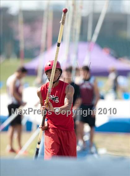 Thumbnail 3 in Victor Lopez Bayou Classic photogallery.