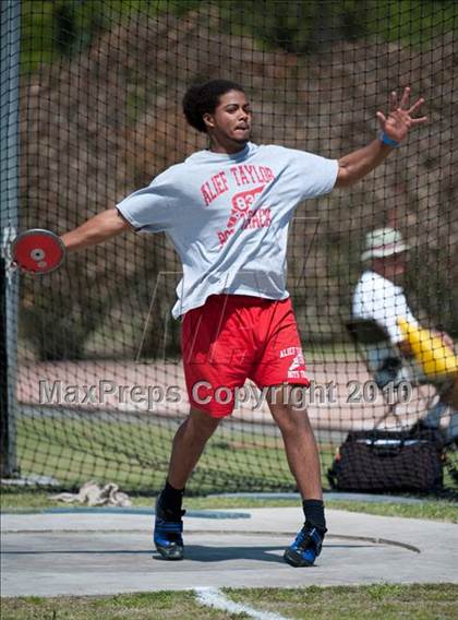 Thumbnail 3 in Victor Lopez Bayou Classic photogallery.