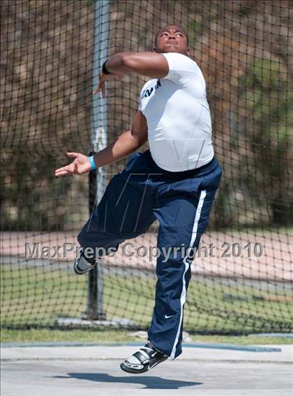 Thumbnail 1 in Victor Lopez Bayou Classic photogallery.