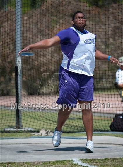 Thumbnail 1 in Victor Lopez Bayou Classic photogallery.