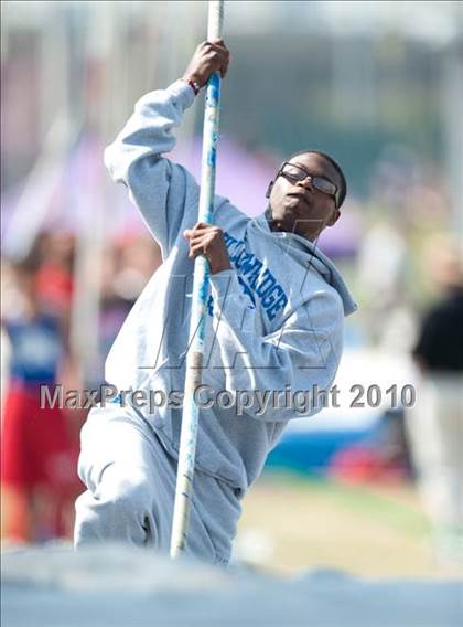 Thumbnail 1 in Victor Lopez Bayou Classic photogallery.