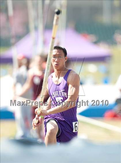 Thumbnail 2 in Victor Lopez Bayou Classic photogallery.