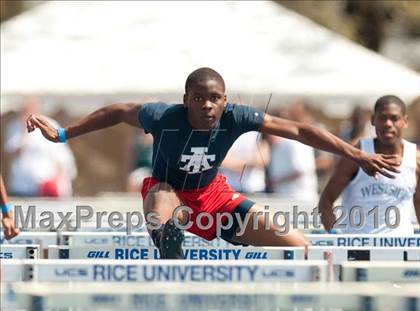 Thumbnail 2 in Victor Lopez Bayou Classic photogallery.